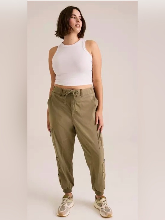 torrid Pants - Torrid Festi Cargo Jogger Amy Olive Green Pockets NWT Plus Size 18 R